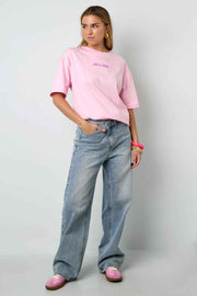 Dames T-shirt “Sous Le Soleil” – Roze & Lichtblauw Katoen